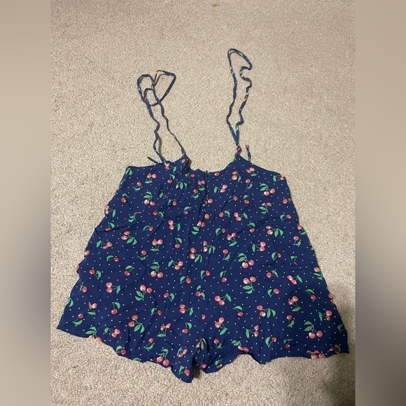 Lucca couture shorts with overall straps size small - Picture 4 of 5